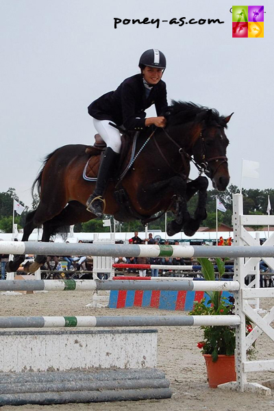 Camille Jussiaux et l'étalon Intermède à Bord sont champions de France Grand Prix Excellence en 2007 - ph. Camille Kirmann