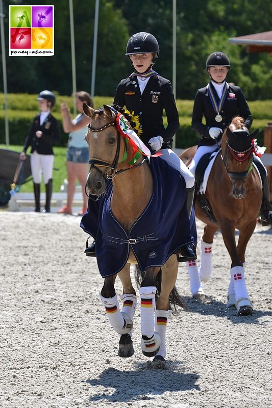 Lucie-Anouk Baumgürtel sacrée triple championne d'Europe avec Zinq Massimiliano FH, comme en 2016... - ph. Pauline Bernuchon