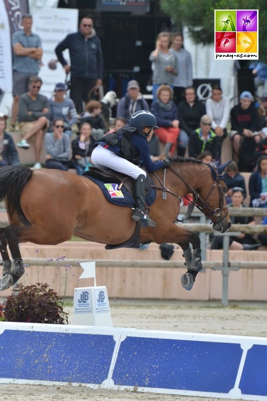 Sarah Desmoules et Tutti Quanti Joyeuse*du Mystère sont 29e sur 68 partants de leurs premier championnat de France As Elite de CSO - ph. Pauline Bernuchon