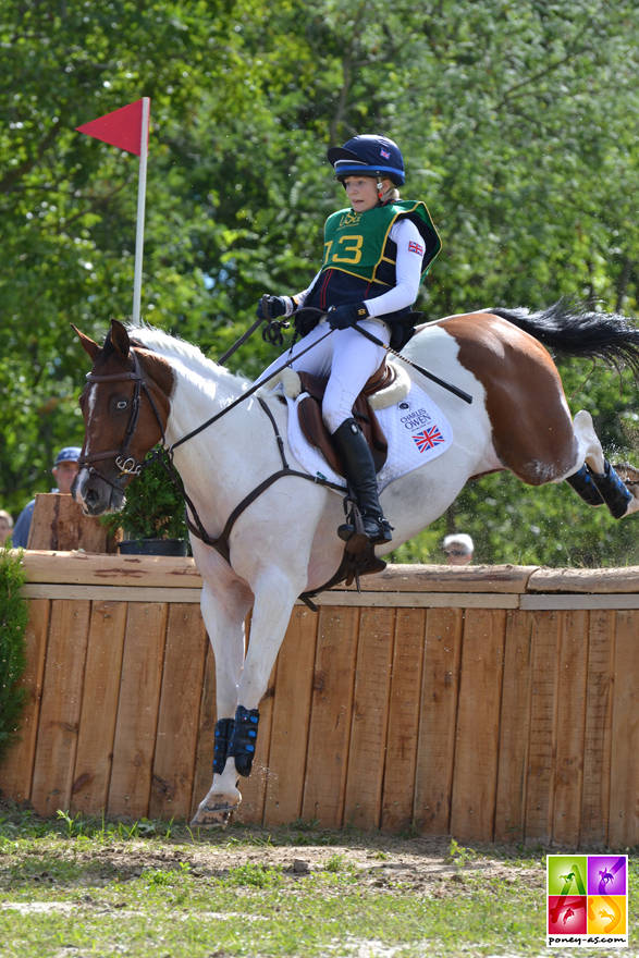 Saffron Osborne et Little Indian Feather aux championnats d'Europe de Hongrie l'an passé - ph. Poney As