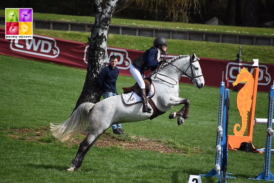 Sixtine Morvillers avec Contreattaque de Twin - ph. Poney As