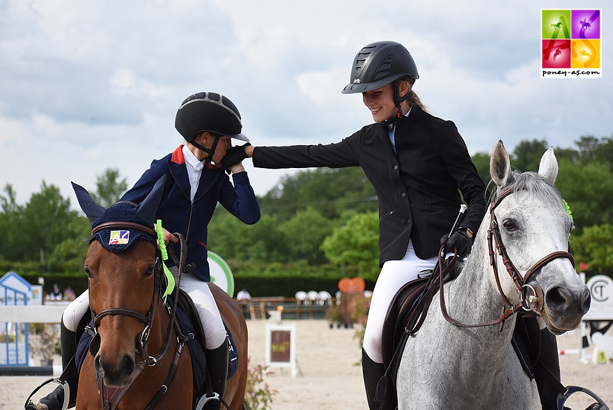 Sarah Desmoules et Ilona Mezzadri à la remise des prix - ph. Poney As