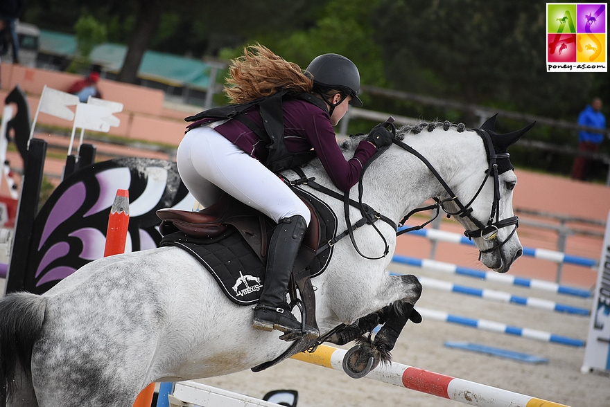 Elise Charkos et sa grisette Uncia du Theillet - ph. Poney As