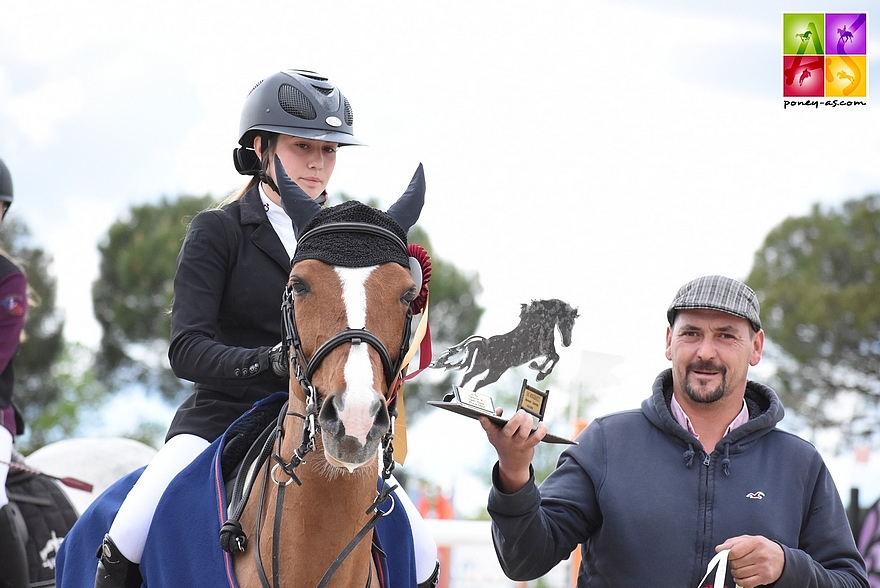 Fiona Tissier et Vouaye Not de Florys récompensées par Fréderic Keller- ph. Poney As