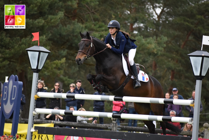 4+8+0 dans la Coupe des nations de Fontainebleau pour Léane et Twinkle - ph. Poney As