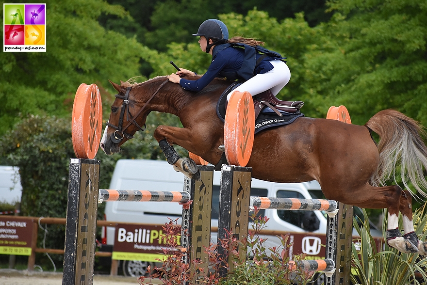 Léane et Aronie sur le GP de Pernay - ph. Poney As