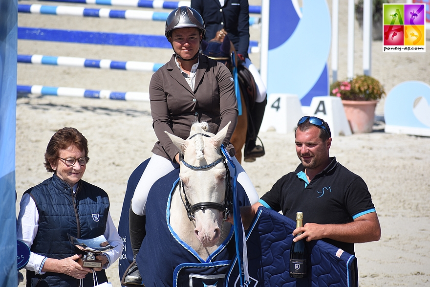 Champion des 6 ans C - Cremell'Aux Lays sous la selle de Sophie Mavrocordato - ph. Poney A