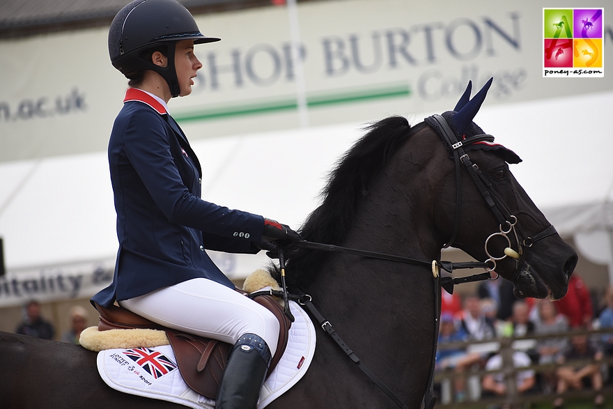 Hannah Barker (Gbr) et Ammanvalley Santino - ph. Poney As