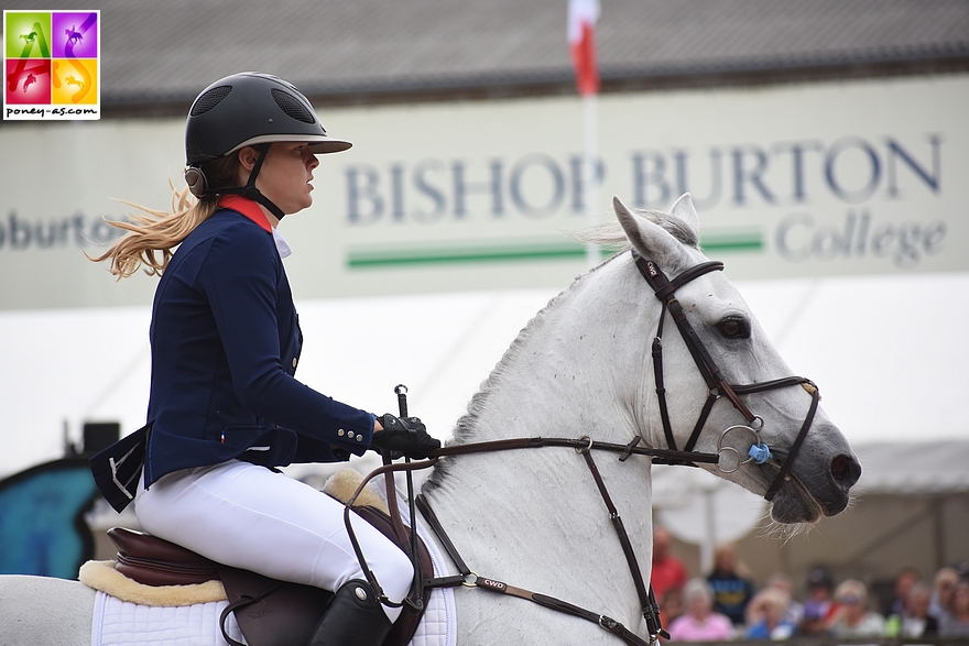 Laura Dequevy (Fra) et Hazelrock Fizz - ph. Poney As