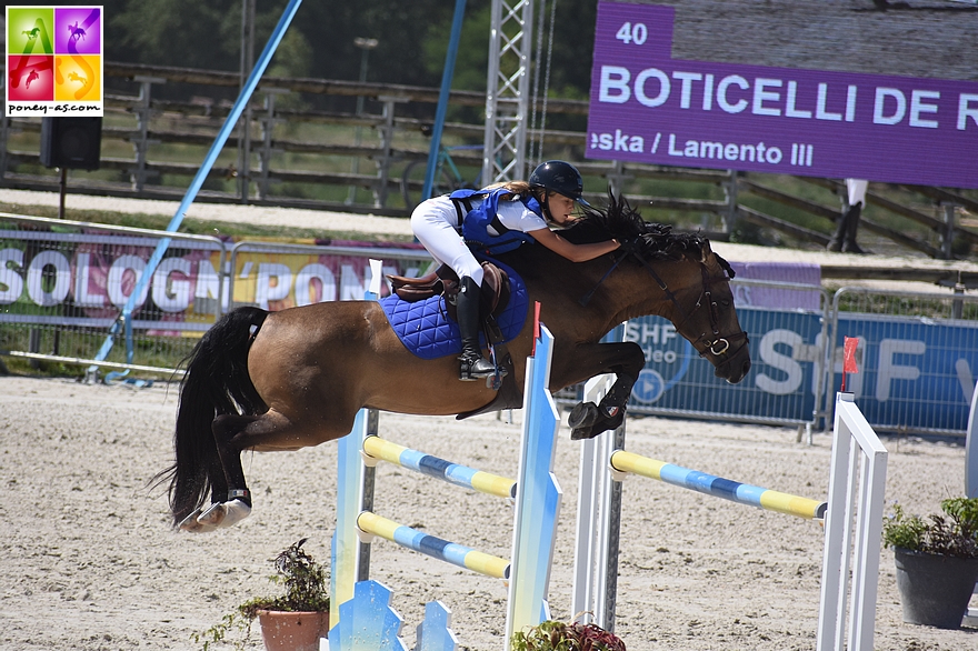 Charlotte Slosse s'élancera dans le Grad Prix de Fontainebleau avec ses deux poneys, dont le 7 ans Boticelli de Rohan - ph. Poney As