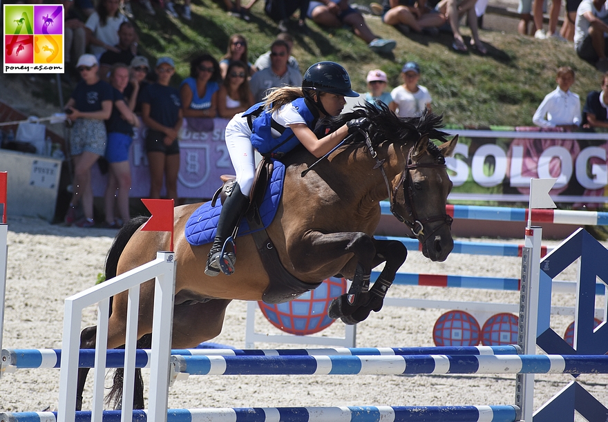 Charlotte Slosse et Boticelli de Rohan, dans la finale Future Elite des 7 ans - ph. Poney As