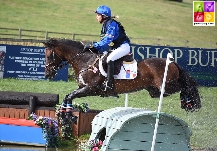 Le couple sur le cross des championnats d'Europe de Bishop Burton - ph. Poney As