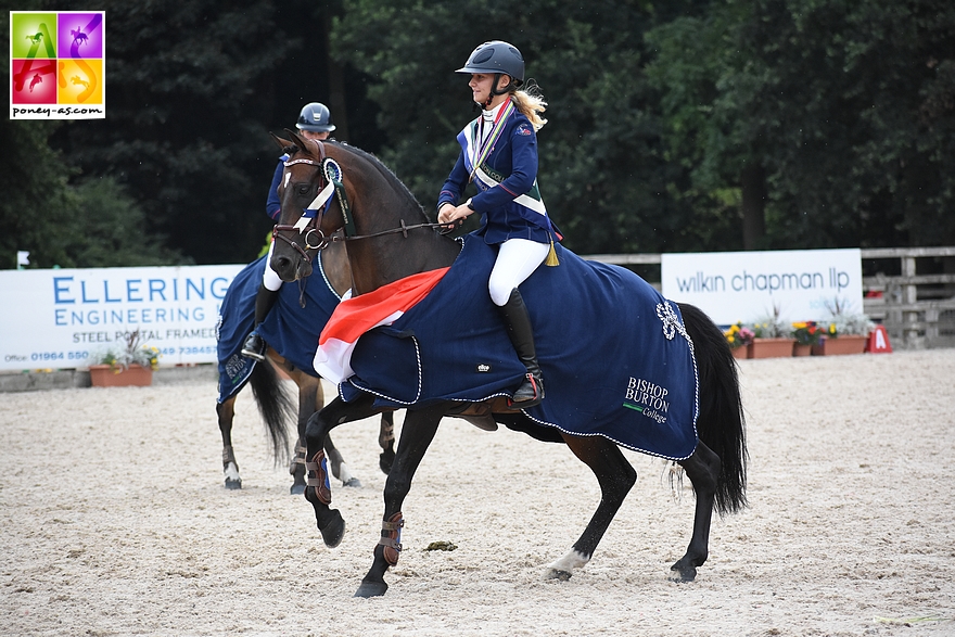 Lisa Gualtieri et son poney de tête, l'étalon O Ma Doué Kersidal. Tous deux ont décroché 2 médailles par équipes aux championnats d'Europe de CCE - ph. Poney As