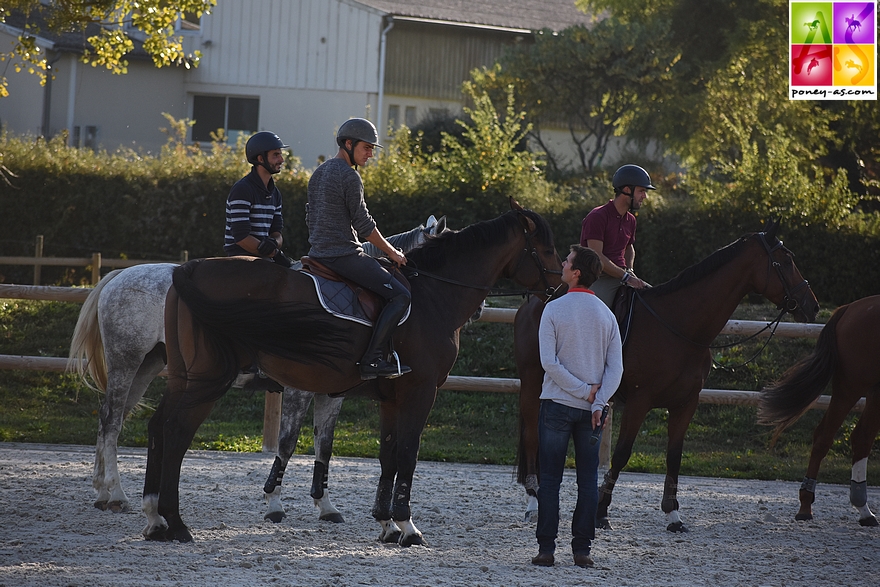 Nicolas Delmotte prodigue des conseils aux moniteurs - ph. Poney As