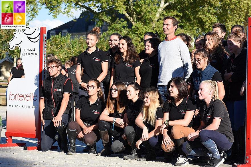 Toutes les classes ont eu droit à une photo avec Nicolas Delmotte - ph. Poney As