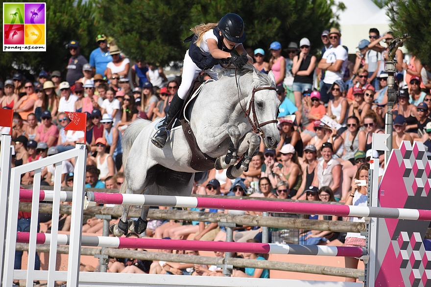 Callas Rezidal Z, sous la selle d'Ilona Mezzadri, obtient le meilleur IPO, toutes générations confondues - ph. Poney As