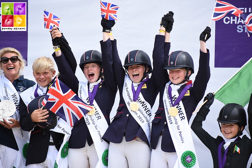 Avec une grande maitrise, l'équipe de Grande-Bretagne remporte le titre par équipe en concours Complet - ph. Poney As