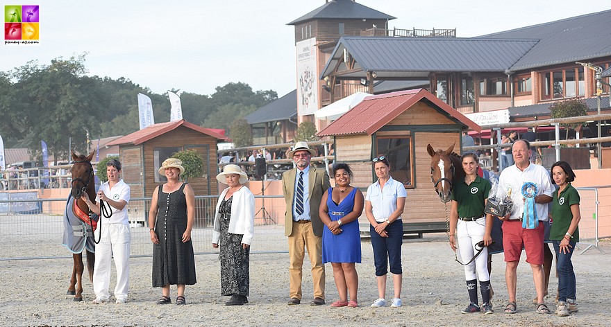 Les champions Suprêmes 2019 : Heartbreaker O’Mallet et Gaga Lagesse, aux côtés des juges – ph. Poney As