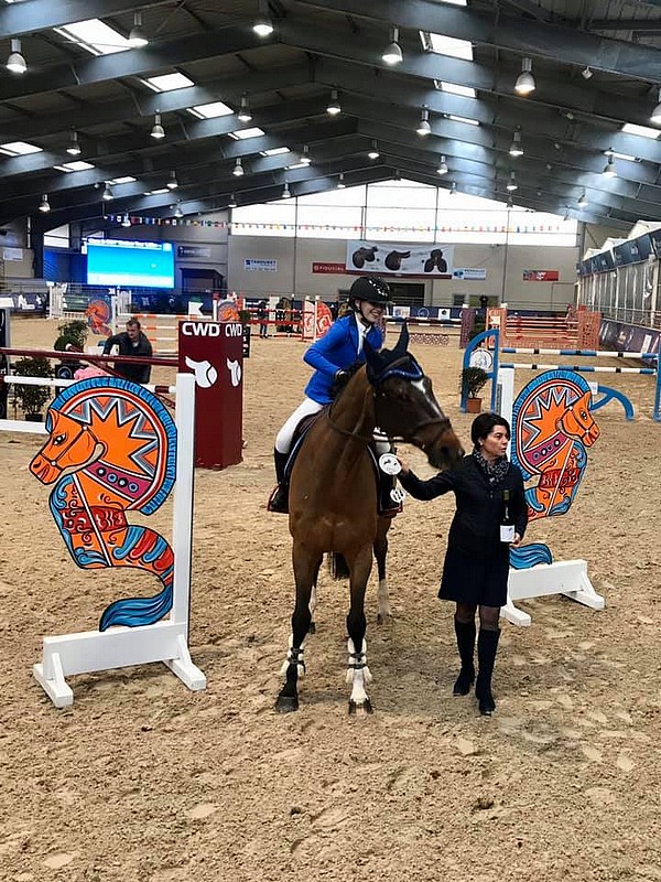 Sarah Desmoules et Quorane Nils sur le CSI1* Medium Tour – ph. coll. privée