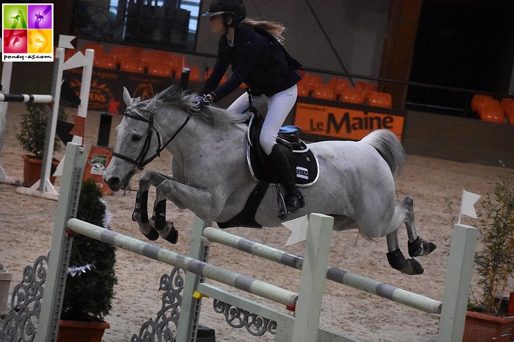 Ilona Mezadri et Callas Rezidal Z remportent le Grand Prix du CSIP du Mans à 1,30 m - ph