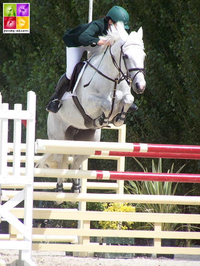 2009 : les irlandaises Kellie Allen et Ballyowen Maybell Molly sont sacrées championnes d'Europe en CSO - ph. Poney As