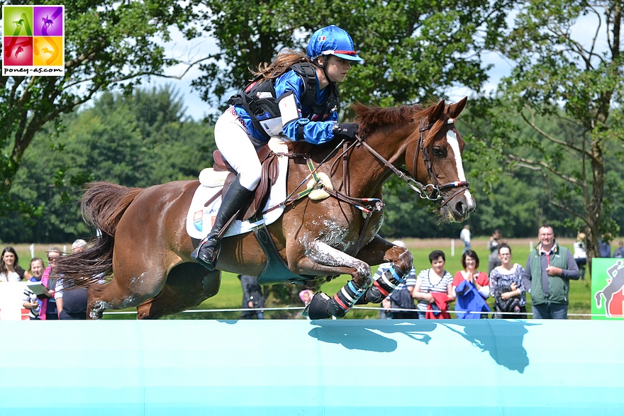 Héloïse Le Guern et Qarisma Duboidelanoue sur le cross irlandais de Millstreet toujours – ph. Poney As