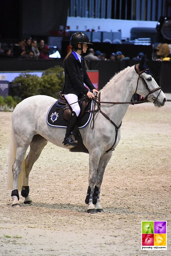 Encore une belle performance signée Lola Brionne et Clémentine. Ce week-end, elles remportent le Grand Prix du CSIP de Sainte-Cécile en bouclant l'unique parcours sans-faute - ph. Poney As