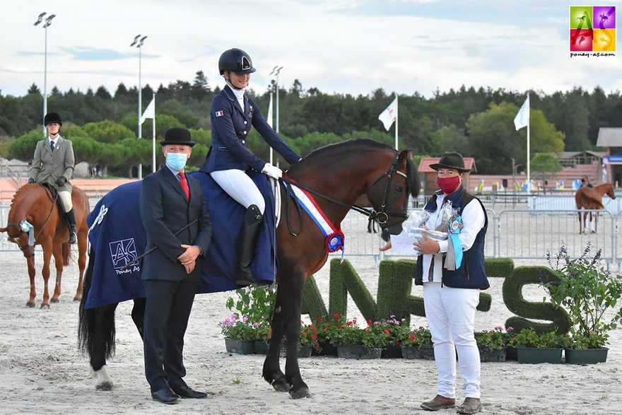 Swyn Barrade entouré de Rob Jones et Emmanuelle de Monléon - ph. Poney As