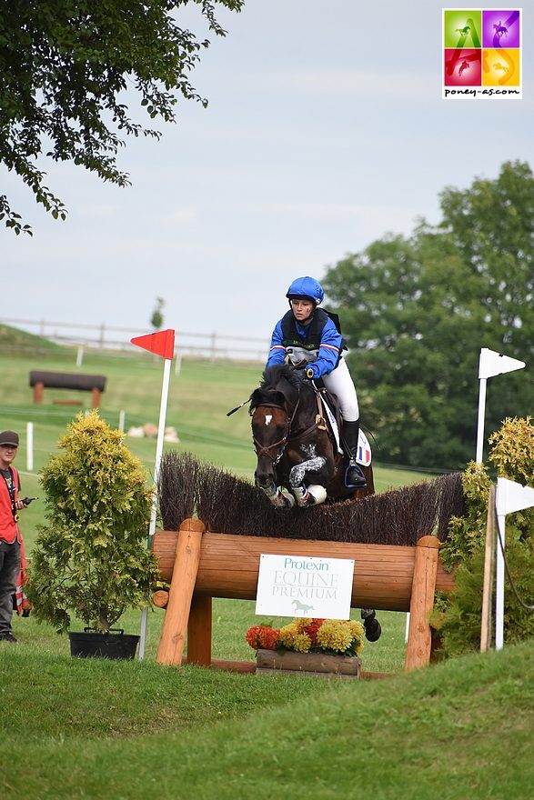 Lisa et O Ma Doué, toujours sur le cross de Strzegom - ph. Poney As