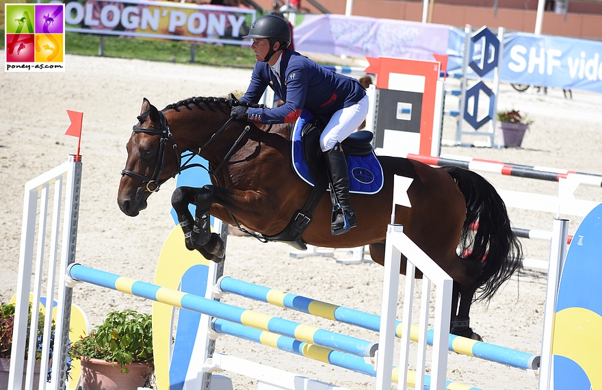 Virginie Lefebvre en selle sur Code Secret’s Dream, un fils de son étalon pie Sioux du Godion issu d’une souche Welsh Cob. Le couple terminait 4e de la finale des 6 ans D en 2018 – ph. Poney As 