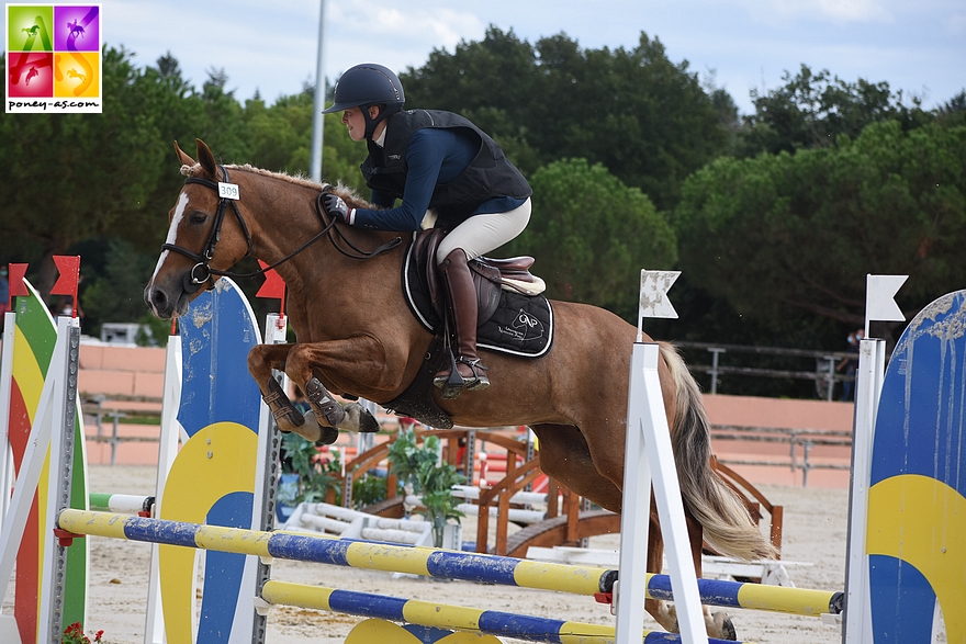 Fanfan du Buhot, gagnante du Criterium des 5 ans D sous la selle de Marie Breney – ph. Poney As