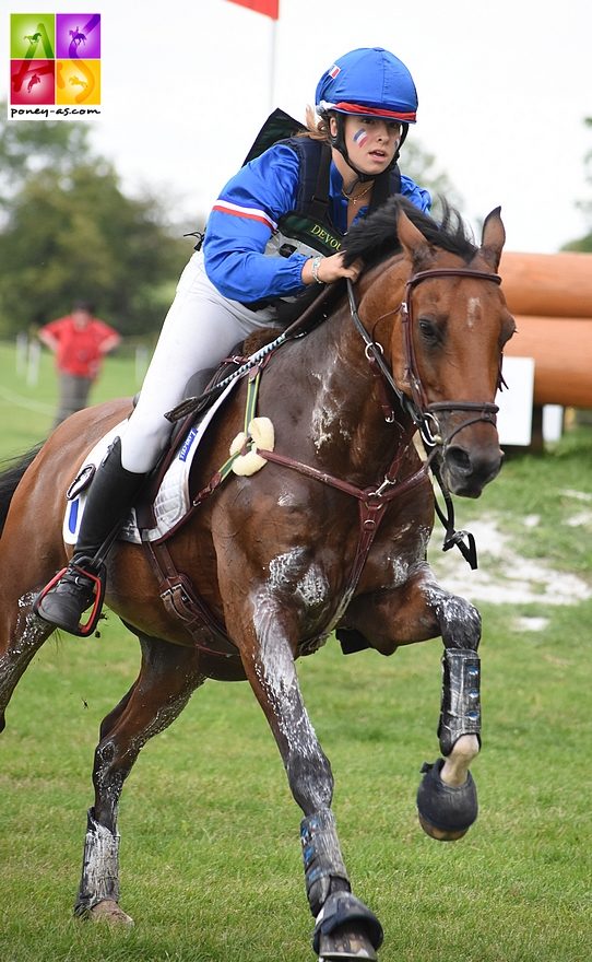 Fin octobre, Chloé Gualtieri et son complice ont empoché une belle 2e place sur le CCIP italien de Montelibretti, juste derrière Maé Rinaldi et Boston du Verdon. Boston, un autre poney préparé par Anaïs Thibot… la naisseuse de Virtuose ! – ph. Poney As