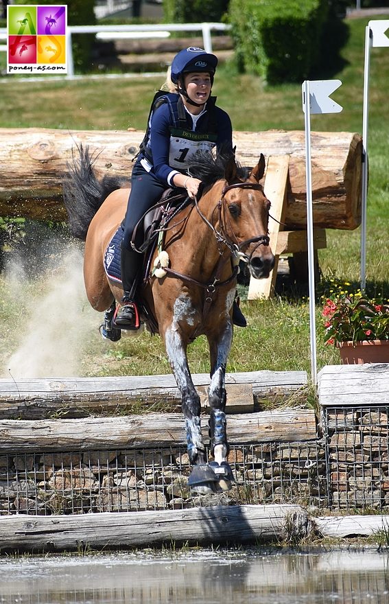 La saison 2020 est à mettre entre parenthèse (Covid !), mais il restera à Chloé Gualtieri encore une saison pour essayer de glaner les plus beaux titres sur le circuit Poney avec Virtuose – ph. Poney As