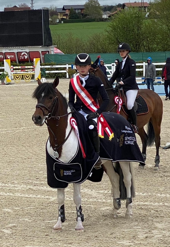 Logan Fiechter et l'étalon Pablo remportent le Grand Prix du CSIOP de Lamprechtshausen - ph. coll. privée