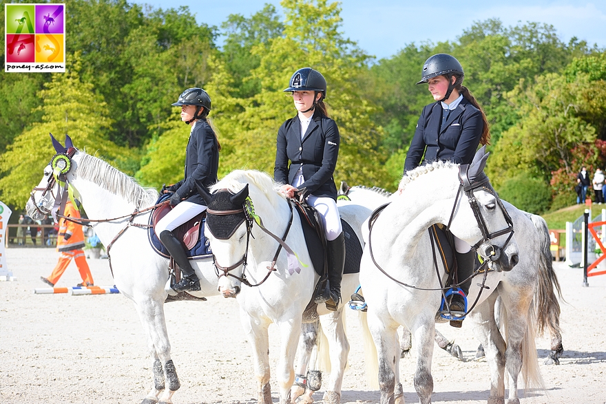 Remise des prix du Grand Prix As Excellence. De gauche à droite, Lola, Lisa et Léna - ph. Poney As