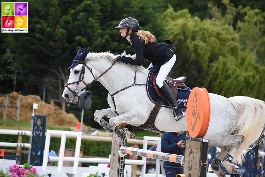 Lola Brionne et Clémentine ajoutent une nouevelle victoire à leur solide palmarès. Et quelle victoire ! Le Grand Prix du CSIOP d'Hagen ! - ph. Poney As