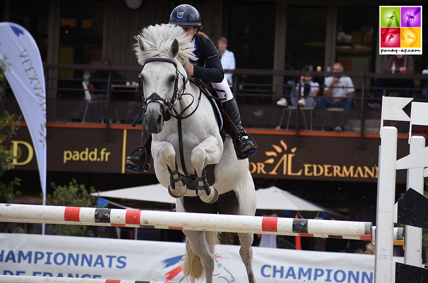 Le couple champion de France As Poney 1 : Cléa Beirens et Aruba du Poncet – ph. Poney As