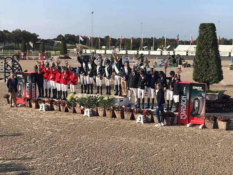 Trio de tête de la finale des Coupes des nations édition 2021 : L'Irlande la remporte devant l'Allemagne et la France - ph. crédit FFE