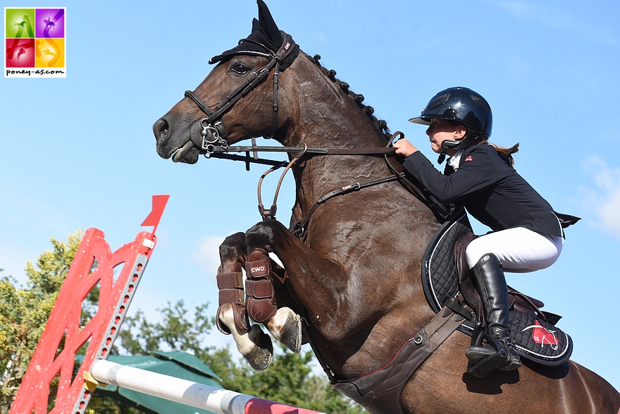 A Vendres, la toute jeune Lola Llanas décroche une très belle 2e place en selle sur l'expérimentée Tralala des Salines - ph. Poney As