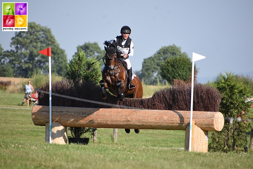 Gagnants du CCIP de Westerstede, 11e des derniers championnats d’Europe, Maya Marie Fernandez et Maruto ajoutent ce week-end une nouvelle ligne à leur palmarès : une victoire au CCIP de Ströhen ! – ph. Poney As