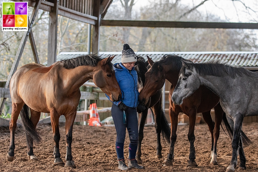 La construction des futurs cracks se fait en les écoutant. Ici avec les 4 et 5 ans, Gyzelle et Garywell du Ham, Guermantes de Tassine et Happy Girl d'Ild, fille du célèbre O Ma Doué Kersidal - ph. Marine Delie